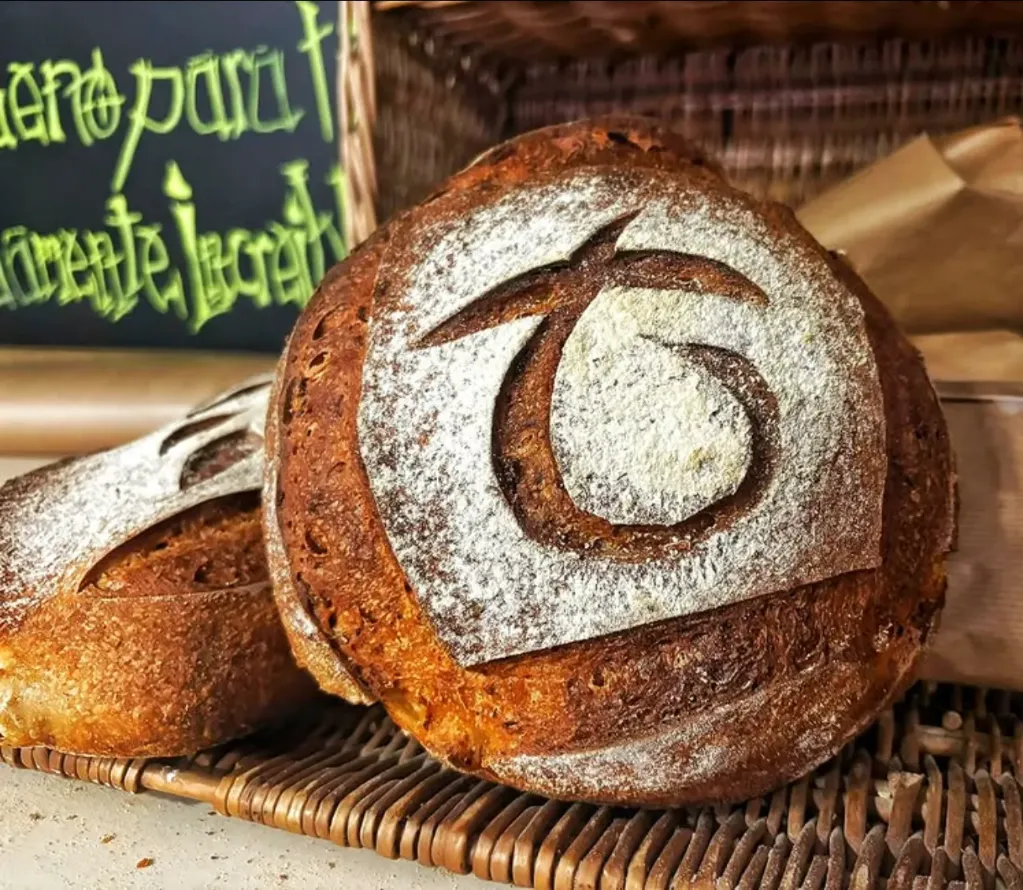 Sundried Tomato and Cheese - 400g (Whole)